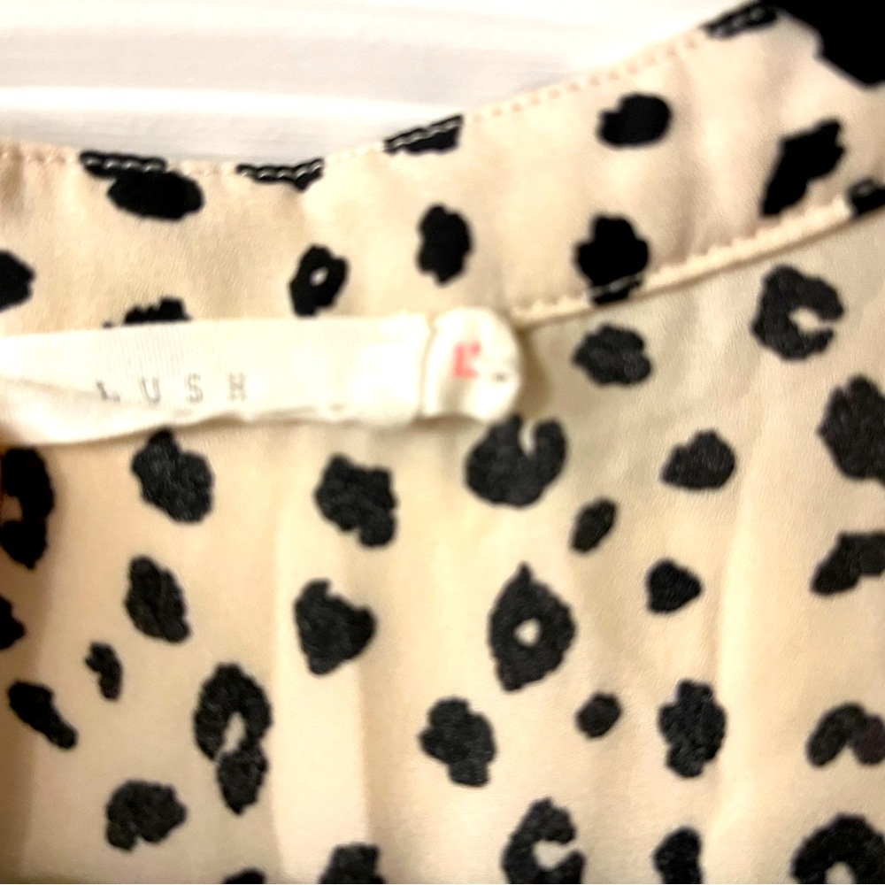 Lush Leopard Print 1x Plus Size Blouse - image 6